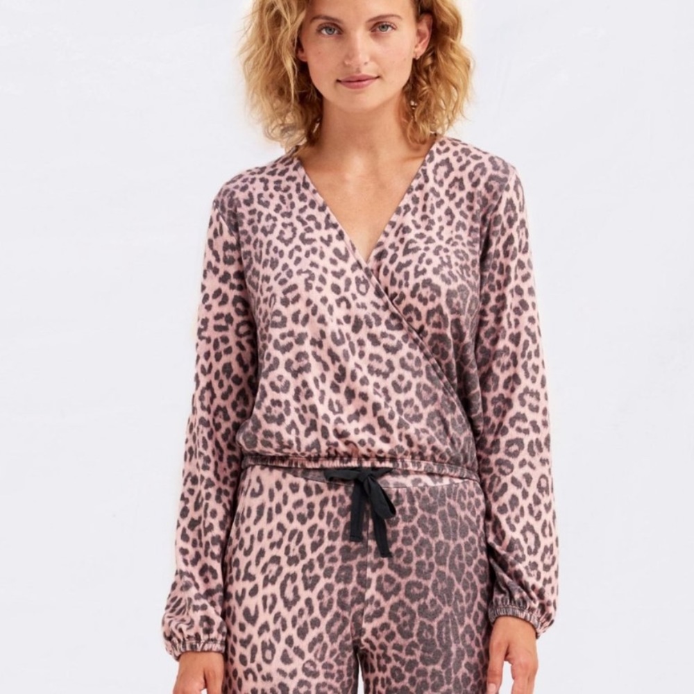 Sundry Animal Print Pullover Size S